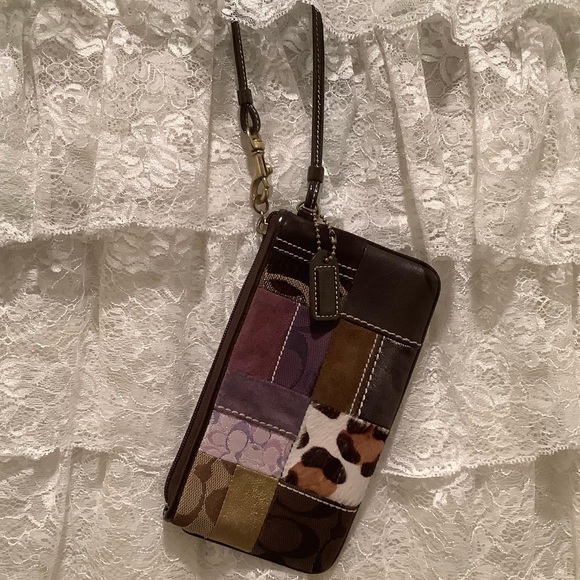 Coach Vintage Patchwork Wristlet - Picture 4 of 5